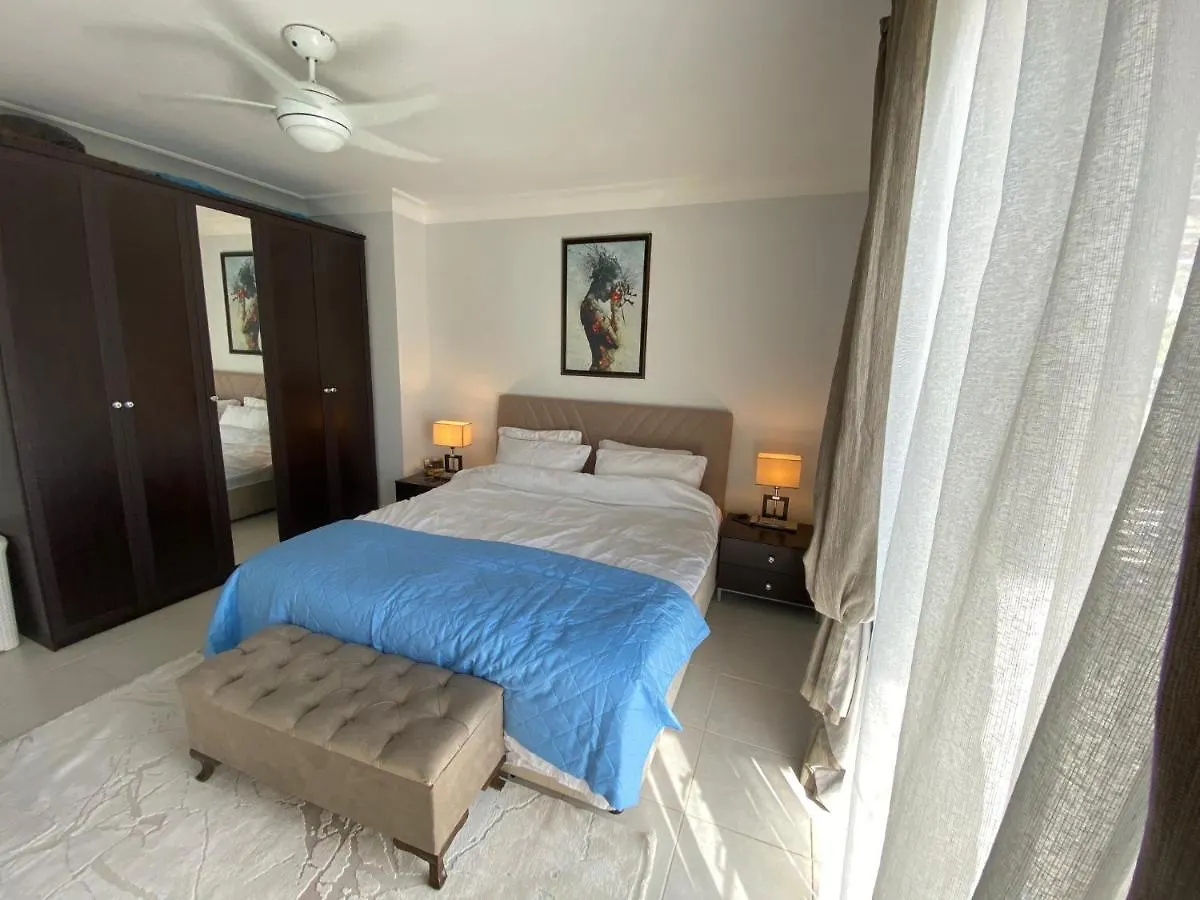 Sea View 3 Penthouse Apartment 居吕克